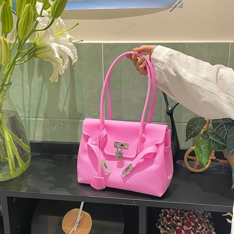 Backpack Diaper Bag - กระเป๋าผ้าอ้อมหนังสไตล์มินิมอลระดับไฮเอนด์: กระเป๋าสะพายข้างสุดหรูสำหรับผู้หญิง พร้อมโลโก้ดีไซเนอร์ และกระเป๋าโท้ทวินเทจความจุขนาดใหญ่