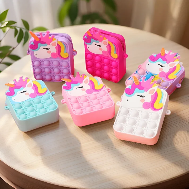 Mini Backpack Purse - กระเป๋าใส่เหรียญยูนิคอร์นเปลี่ยนสีได้มหัศจรรย์ - กระเป๋าสตางค์เด็กซิลิโคนสีรุ้งสําหรับเด็กผู้หญิง, อุปกรณ์เสริมกระเป๋าเป้สะพายหลังขนาดเล็กน่ารัก (อายุ 3-8)